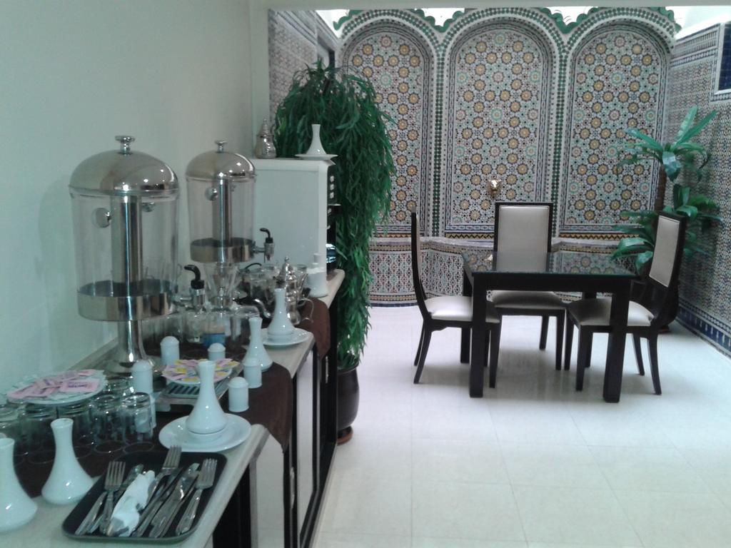Al Akhawayn Hotel Oujda Exterior photo