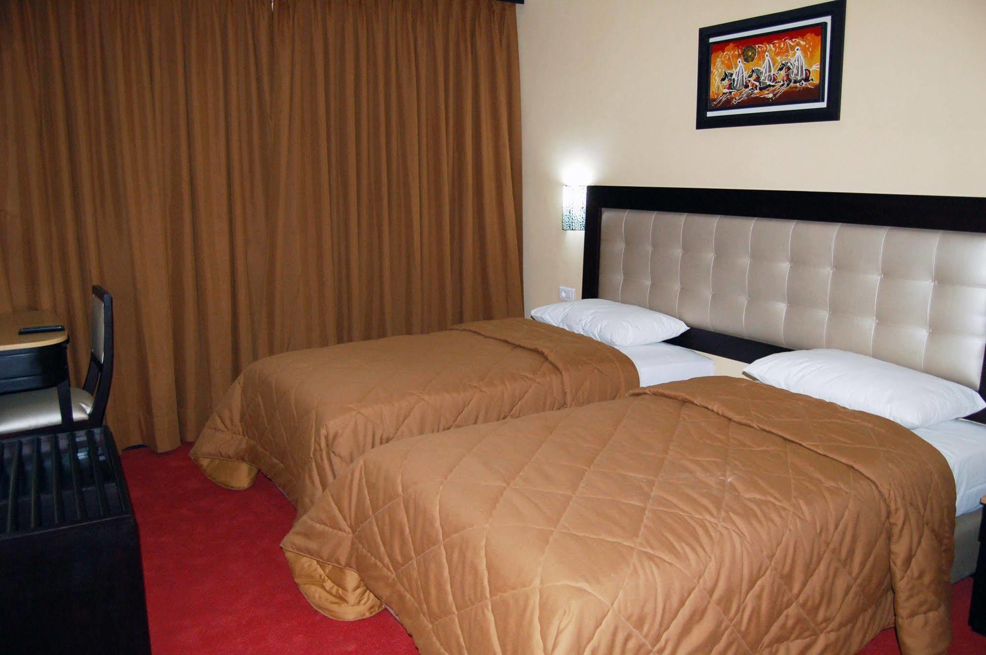 Al Akhawayn Hotel Oujda Exterior photo