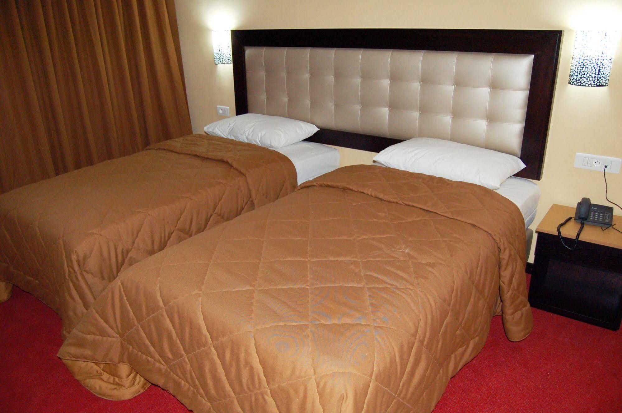 Al Akhawayn Hotel Oujda Exterior photo