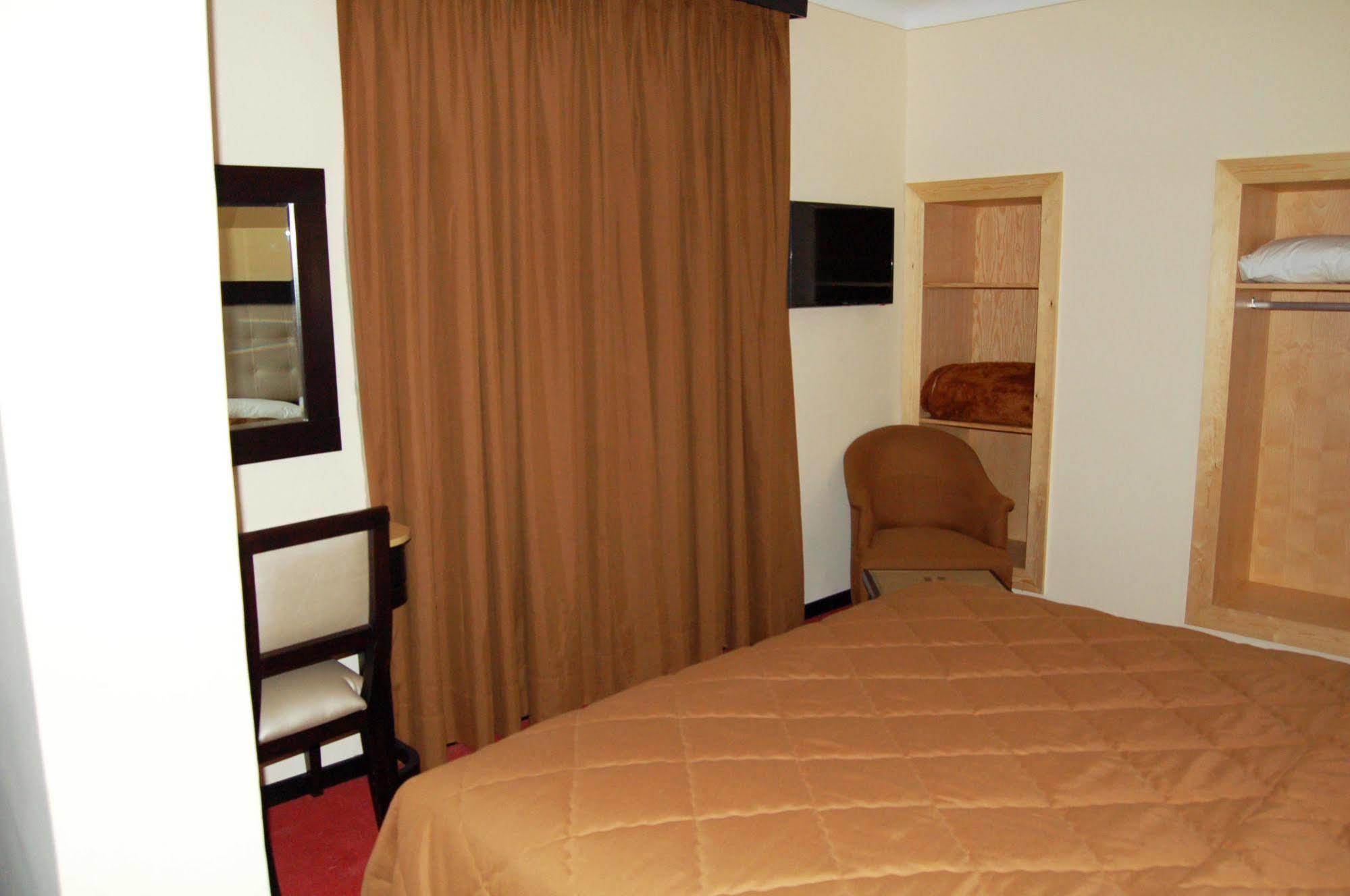 Al Akhawayn Hotel Oujda Exterior photo