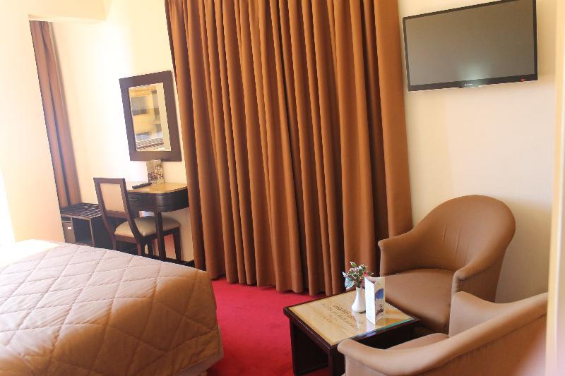 Al Akhawayn Hotel Oujda Exterior photo